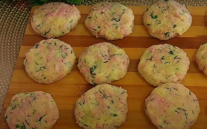 Просто натираю сосиски на терке и получаю шикарное блюдо. Вкусно и недорого: готовлю для внуков каждый день
