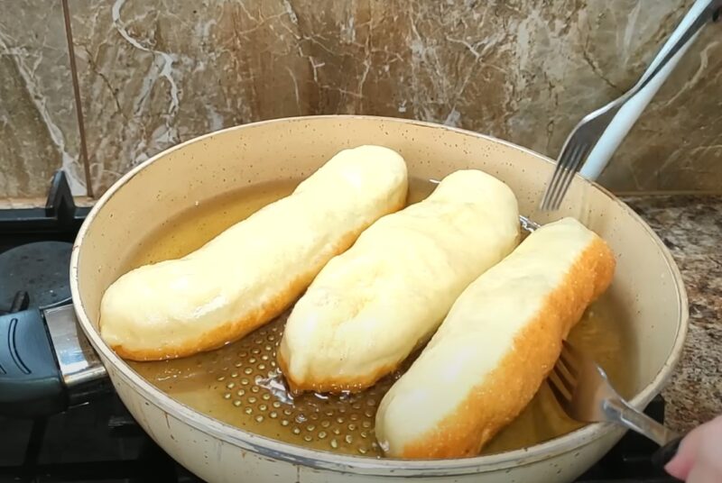 Пузырчатые пирожки. Рецепт на "особенном" тесте: получаются как пух, с хрустящей корочкой