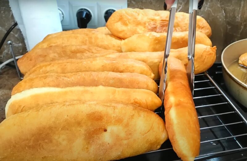 Пузырчатые пирожки. Рецепт на "особенном" тесте: получаются как пух, с хрустящей корочкой