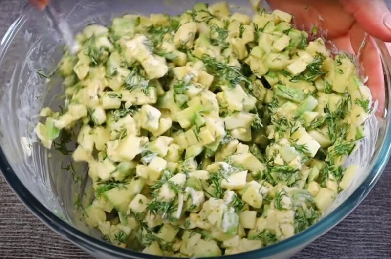 Хрустящий, пикантный, невероятный! Мой новый фаворит среди салатов — и это всего лишь кабачки