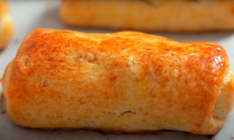 Пирожки с яблоками: много ароматной начинки и тонкое тесто на сметане